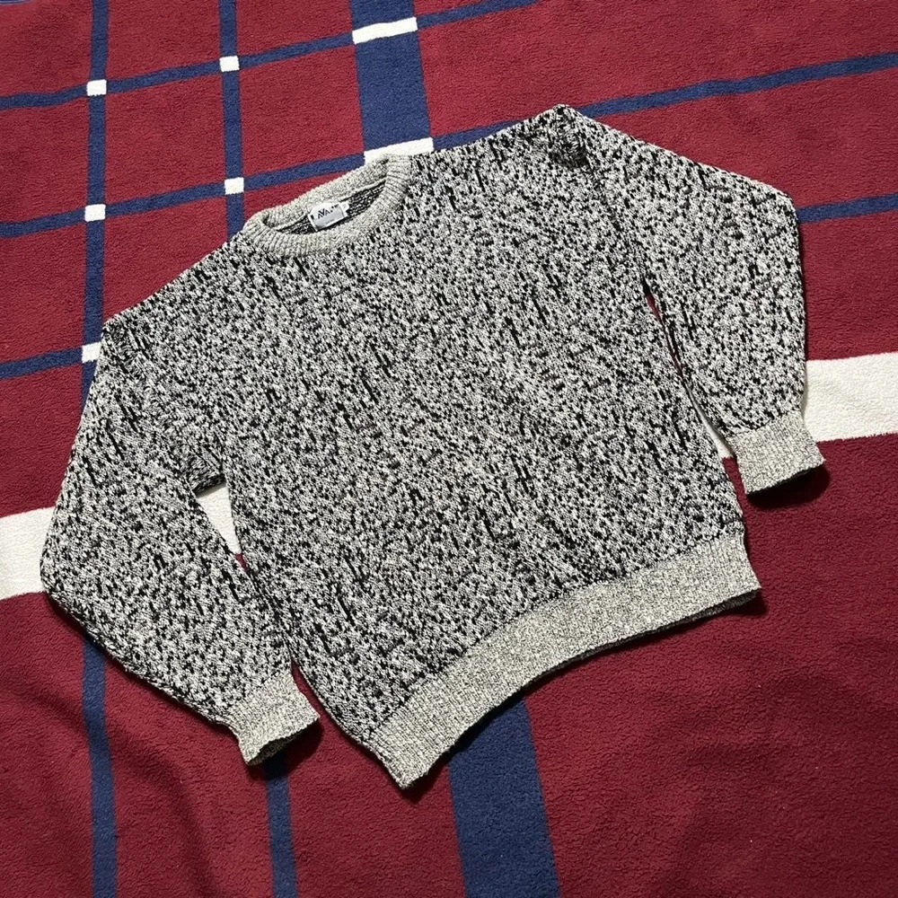 Lavane New York static black and white crewneck sweater 
Mens M medium